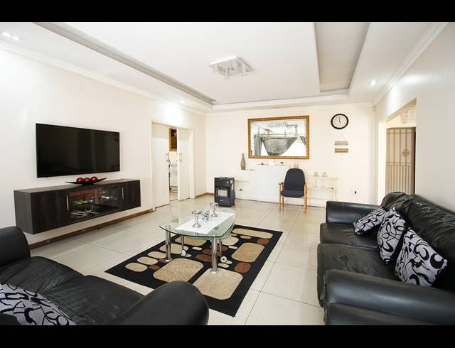 4 BEDROOM HOUSE FOR SALE IN CYRILDENE